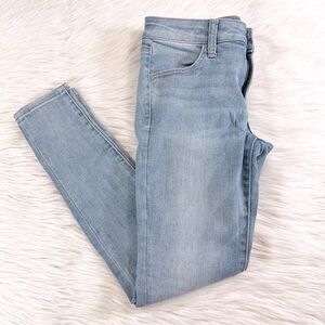 American Eagle light wash skinny jeans, size 4